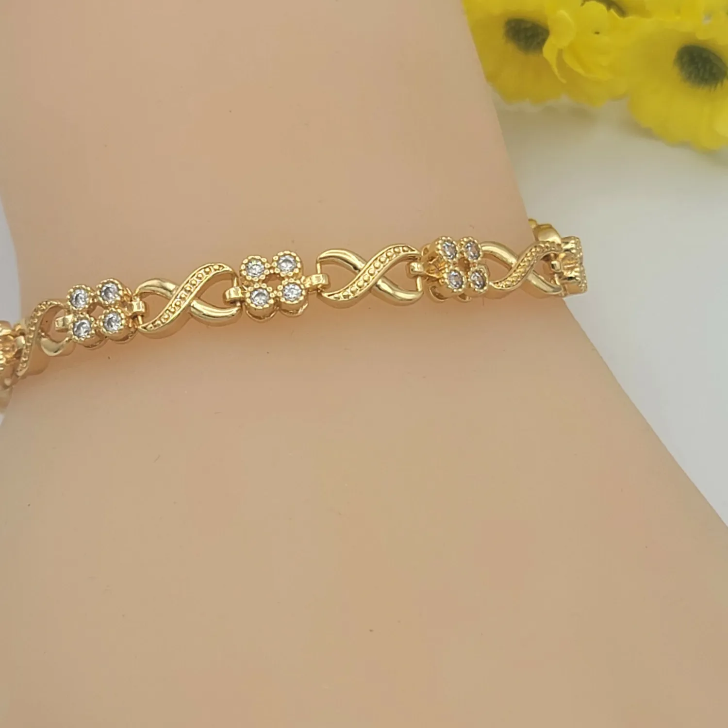 Authentic 18K Gold Plated Infinity Symbol & Flowers Clear Crystals Bracelet Oro Laminado
