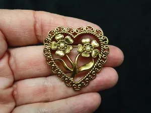 Authentic The 1998 Victorian Heart Amulet of Eternal Devotion