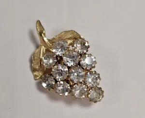 Authentic VINTAGE JEWELRY - 1960s Grapes White Rhinestone Crystal Gold Plated Brooch Pin
