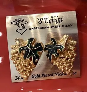 Authentic VTG 24KRT Gold Plated Earrings, S T.abani Grapes W/Green Enamel Leaf Thailand