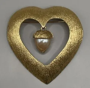 Authentic St. John Women’s Brooch Yellow Gold Plated Heart Faux Pearl Acorn