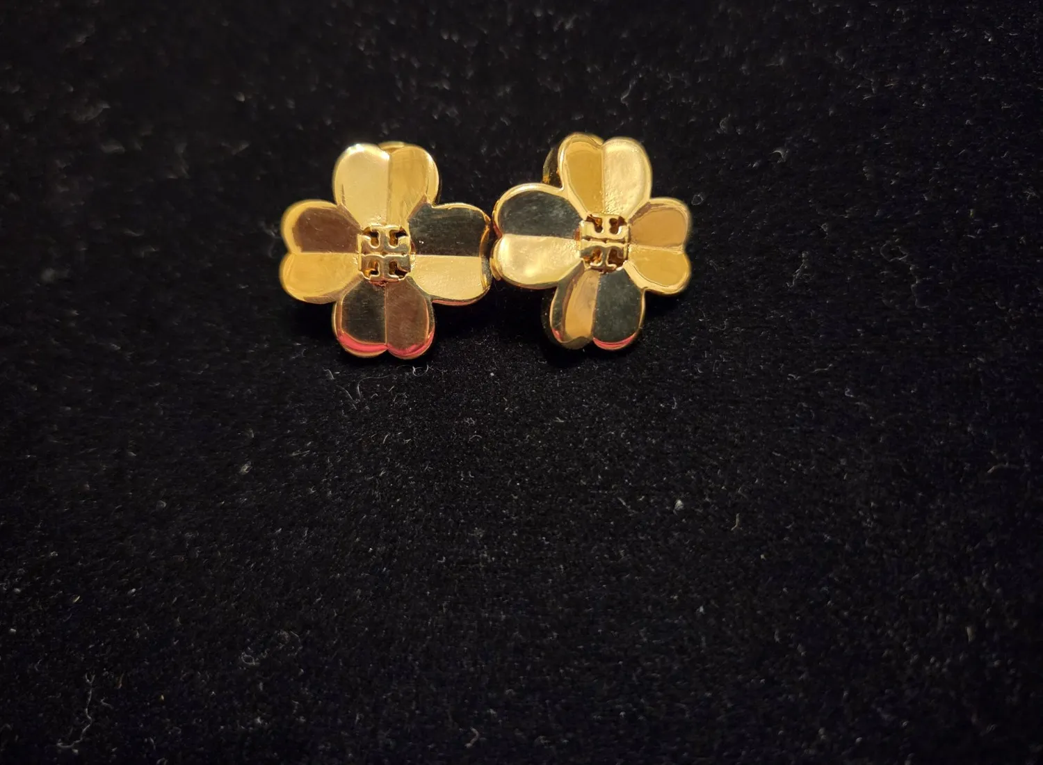 Authentic The Golden Trefoil Blossom: Tory Burch Kira Shamrock Studs