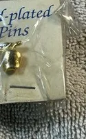 Authentic small gold-plated apple lapel pin P-282