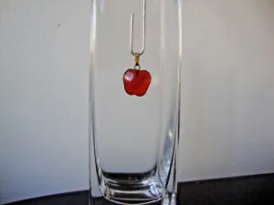 Authentic VTG HONG KONG HANDMADE CARVED CARNELIAN APPLE YELLOW GOLD PLATED CHARM/PENDANT