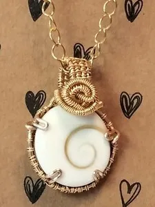 Authentic Mystic Shiva Eye Shell Pendant – Gold‑Plated Wirework with 19‑in Enchanted Chain