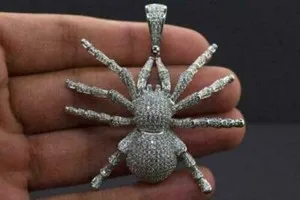 Authentic The Weaver of Destiny: Gilded Spider Amulet