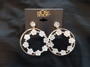 Authentic Eclipsed Blossoms Drop Earrings in Radiant Gold