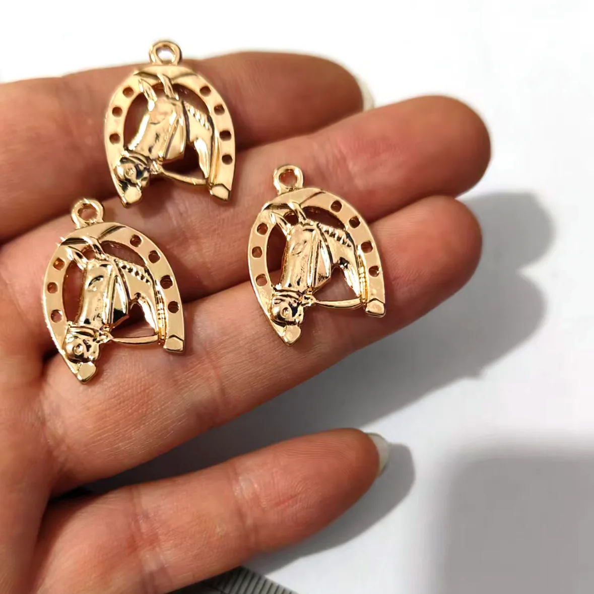 Authentic 5pcs Fashion Horse Lucky Horseshoe Good Luck charms DIY Findings Jewelry Craft Gold Color