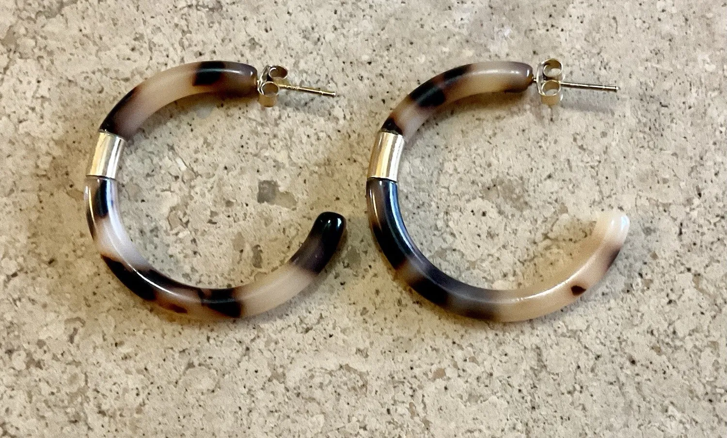 Authentic Vintage .925 Gold Plated Tortoise Lucite 1 3/8” Hoop Earrings