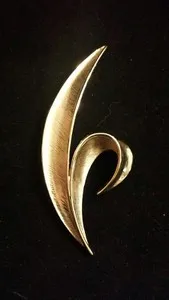 Authentic The Gilded Plume: Trifari Curled Feather Talisman