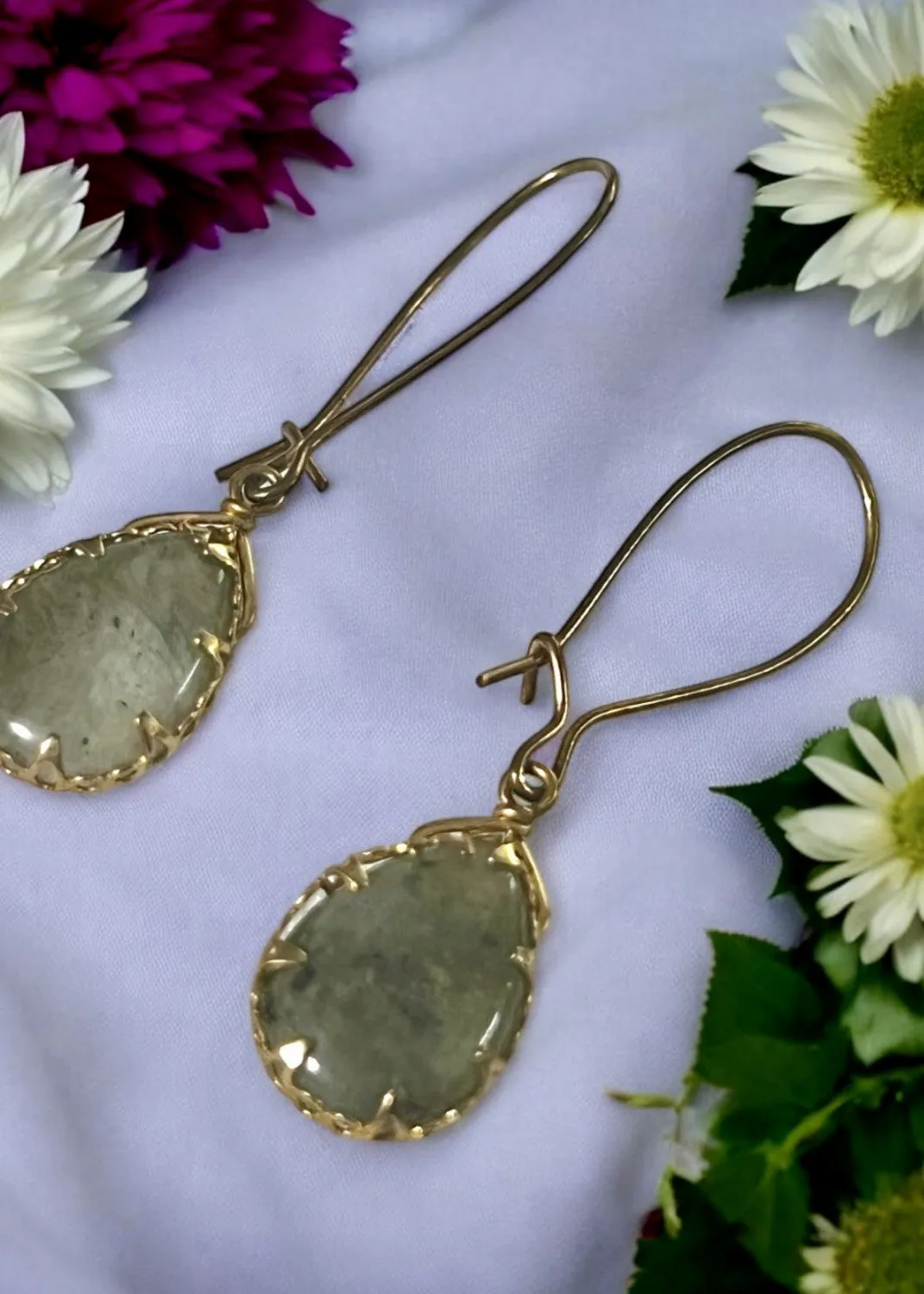 Authentic Gold Plated Wrap Teardrop Prehnite Stone Heart Chakra Dangle 5/8” Earring 3.2g