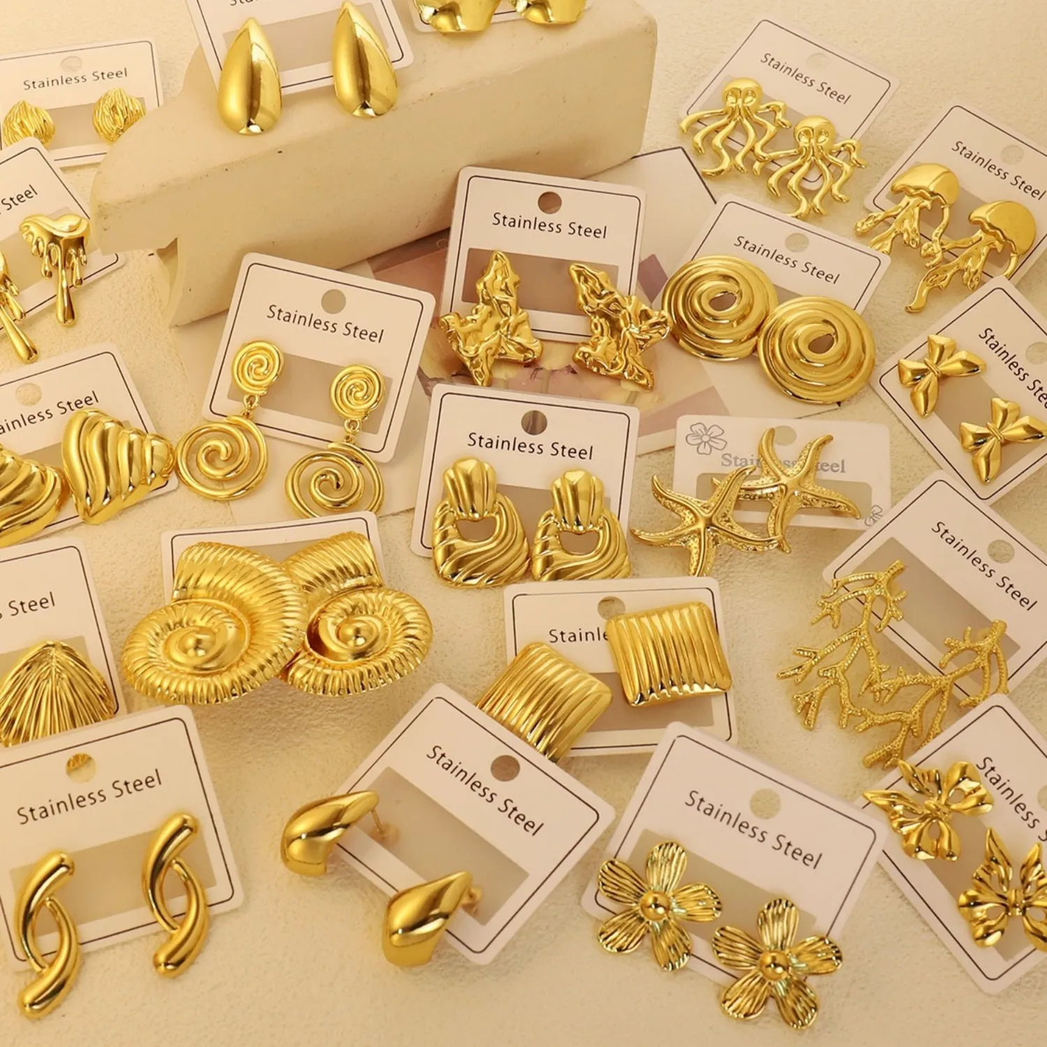 Authentic 1Pair Sweet Stud Earrings Gold Color Geometric Flower Heart Ear Post Stud Earrings Jewelry Gfit