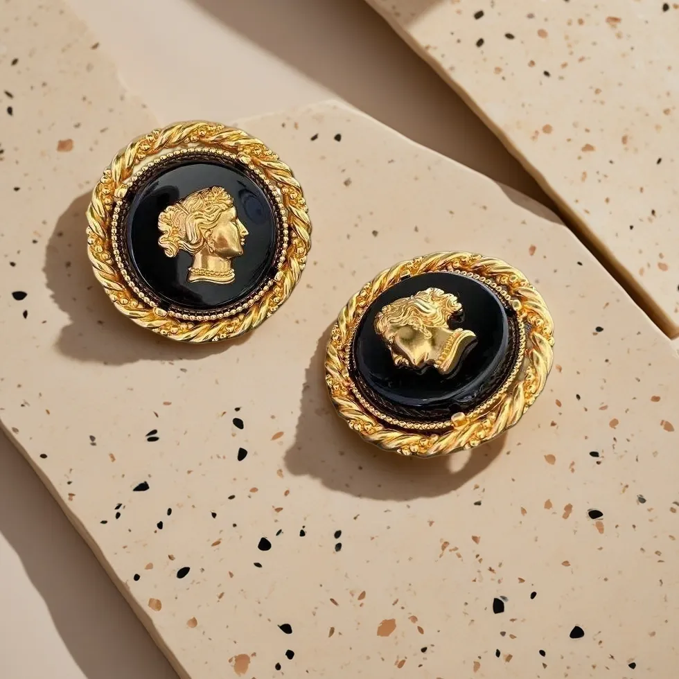 Authentic Yuri Ailey Victorian Cameo Clip On Earrings No Piercing Antique Gold Twist Black Lady Stud Ear Clips Jewelry
