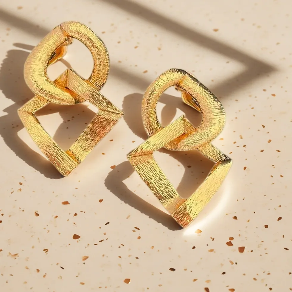 Authentic Yuri Ailey Geometric Clip On Earrings Gold Interlock Square Statement Ear Clip Non Piercing Jewelry