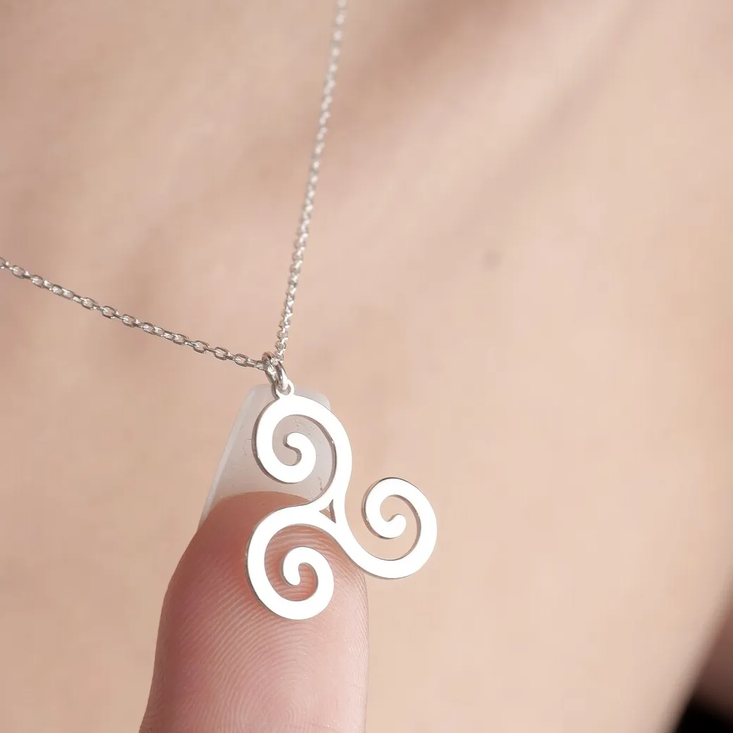 Authentic Triskele Triskelion Inspired Pendant Necklace Gold Silver Color Stainless Steel Round Women Jewelry Gifts