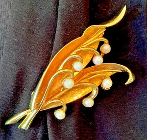 Authentic Lily of the Valley's Gentle Blessing: Golden Radiance and Pearl Wisdom