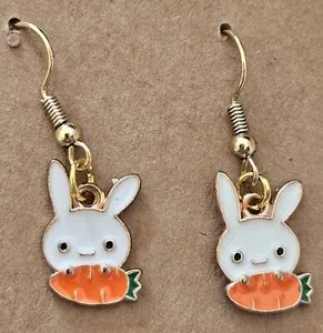 Authentic EASTER BUNNY EARRINGS RABBIT HOLDING CARROT 18K GOLD PLATED HOOP ADORABLE LOOOOK