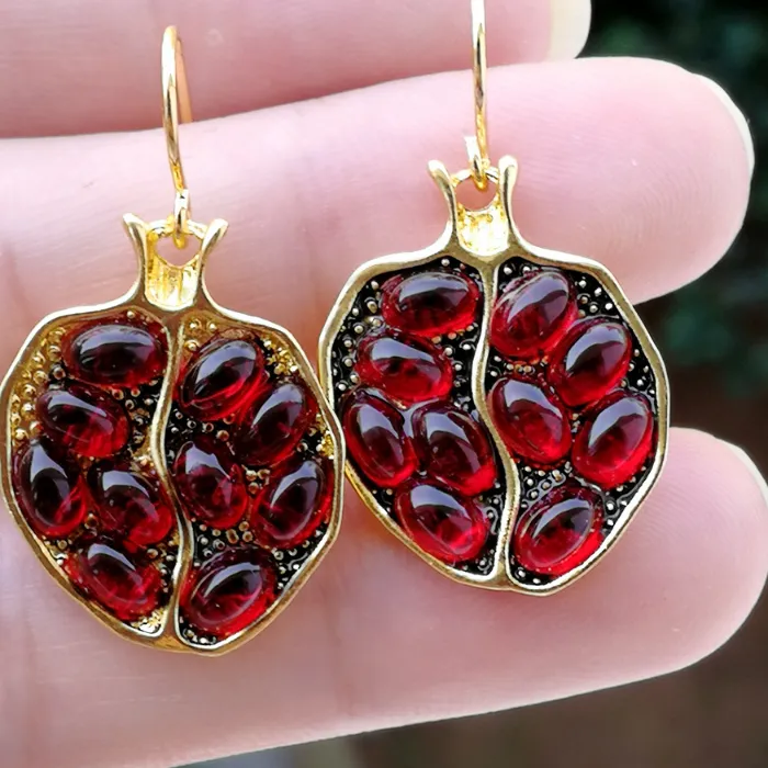 Vintage Fresh Fruit Red Garnet Earrings Simple Korean Designer Charm Pendant Gold Plated Resin Garnet Jewelry Women Gifts