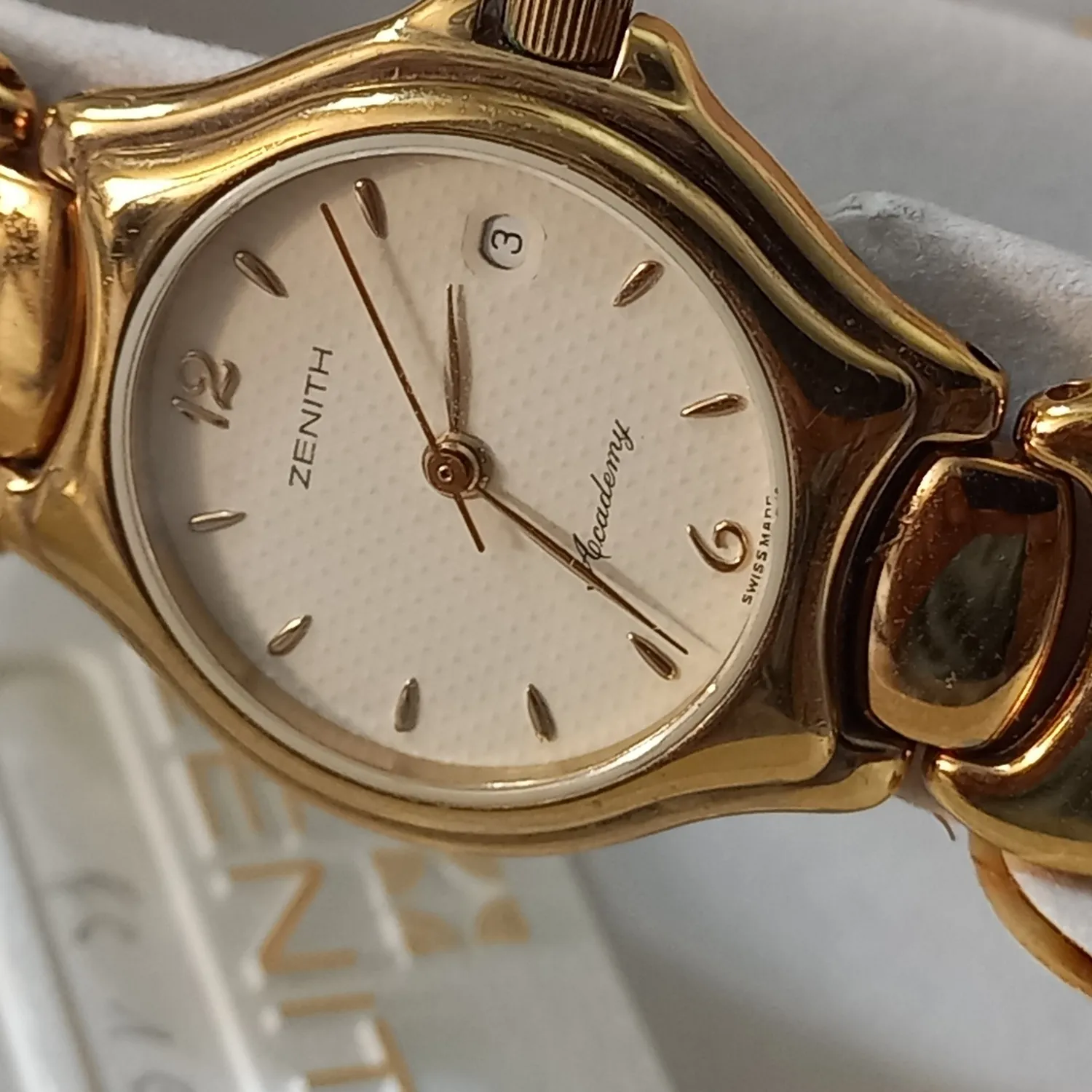 Authentic NOS Zenith Academy Gold Plated Ladies Swiss Quartz watch – Box, Tag & Booklet