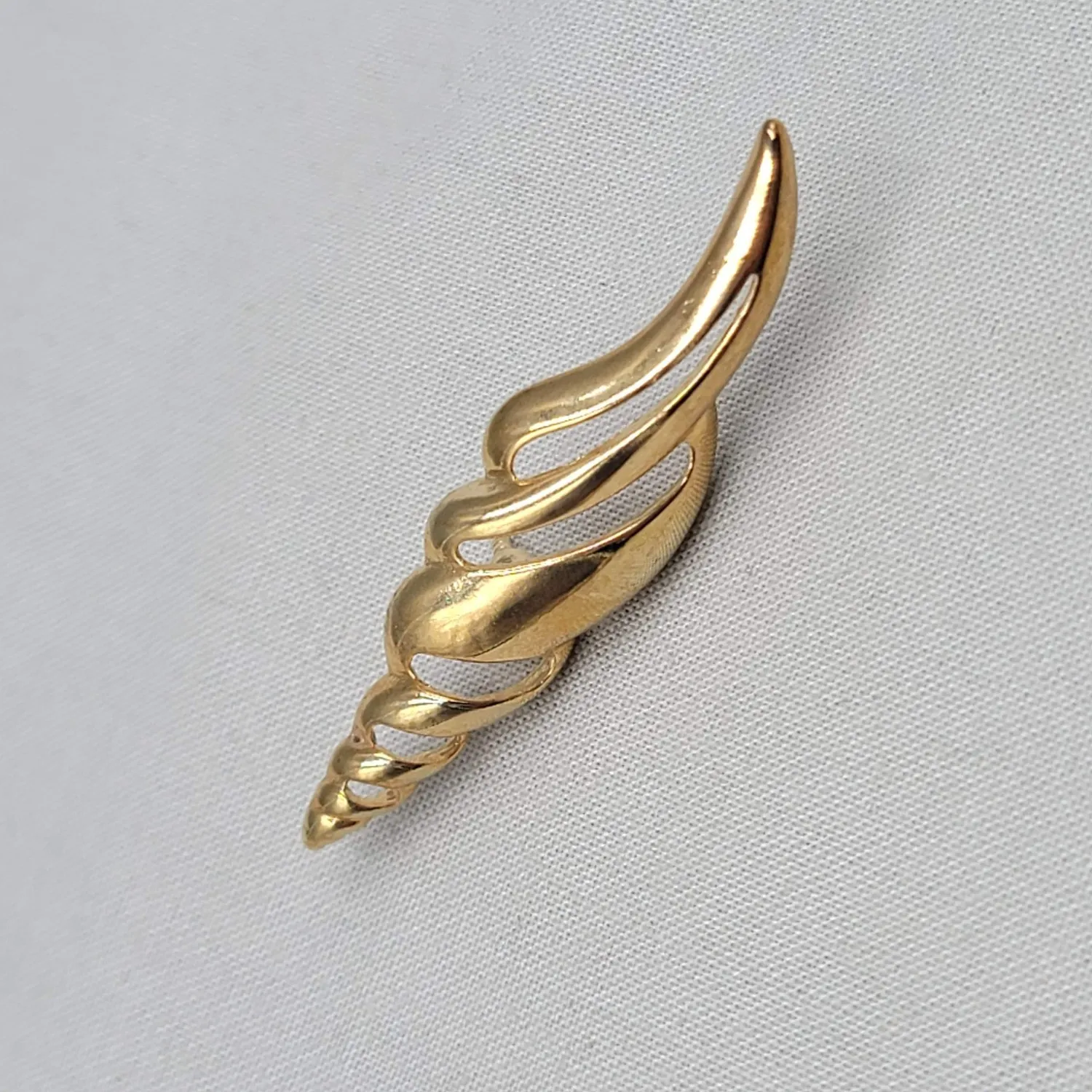 Authentic Vintage Gold Plated Open Shell Pin Brooch 2"