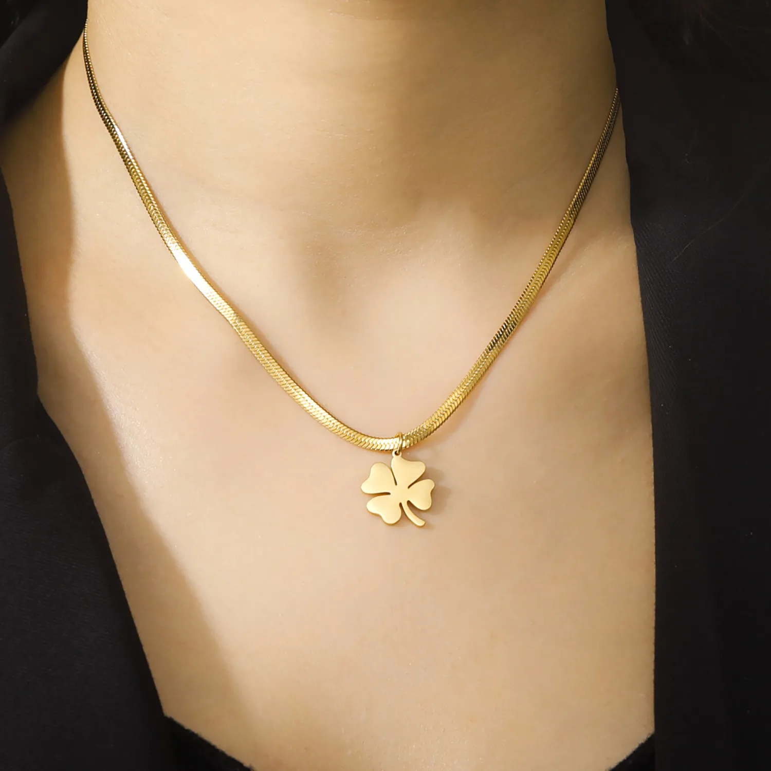 Authentic Skyrim Four Leaf Clover Women Necklace Gold Color Snake Chain Choker for Women Girls Jewelry