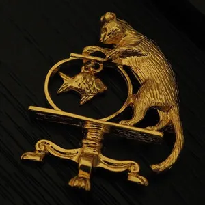 Authentic Antique Jewelry Cat Vintage Fishing Brooch Personality Vintage Brand Gold Plated