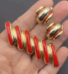 Authentic Crimson Flame Enamel Bar Pin & Twin Clip‑On Earrings: Golden Aura of Protection