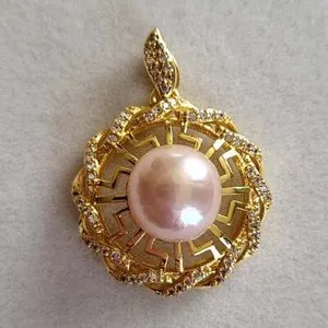 Authentic Sakura Whisper: 8‑9 mm Gold‑Plated Pearl Pendant