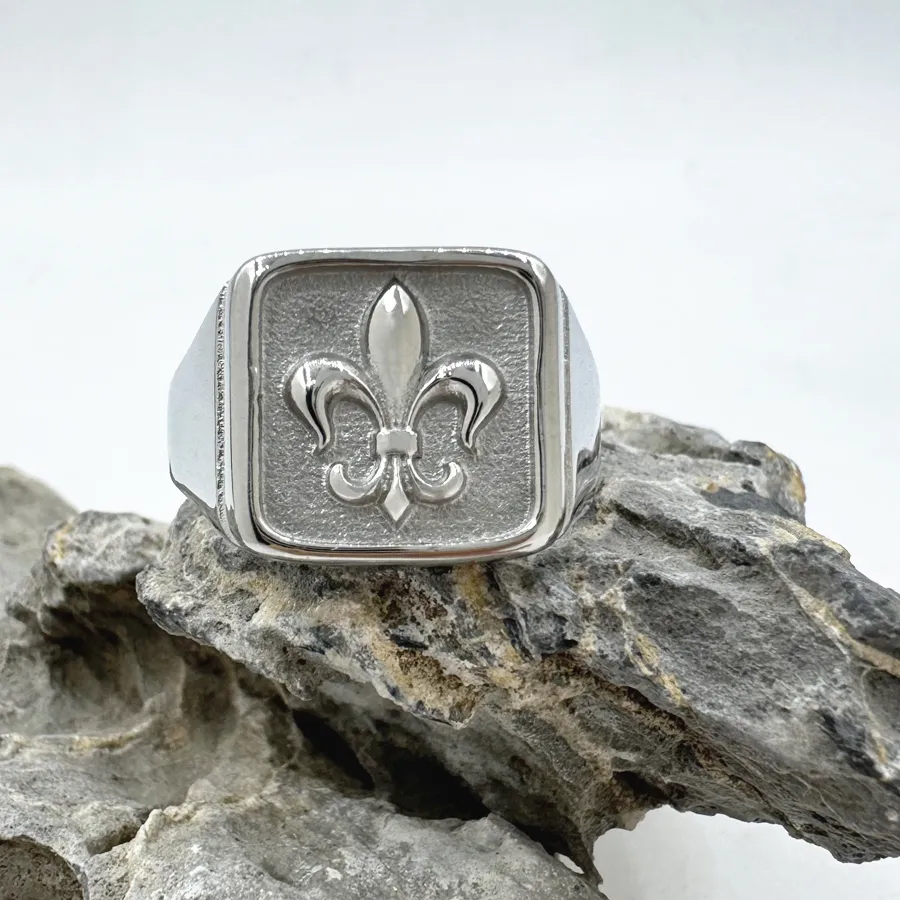 Authentic The Sovereign Iris Spear Ring