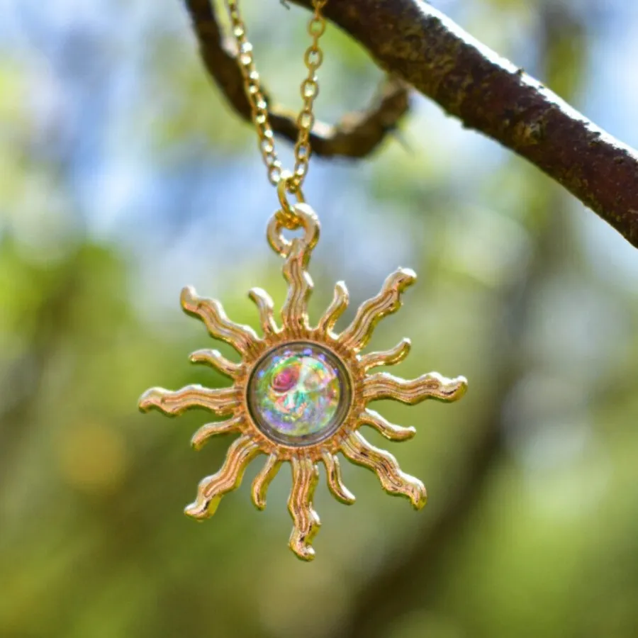 Authentic Bohemian Gold Color Sun Pendant Necklace for Women Iridescent Stone Sunflower Charm Choker Daily Party Fashion Aesthetic Jewelry