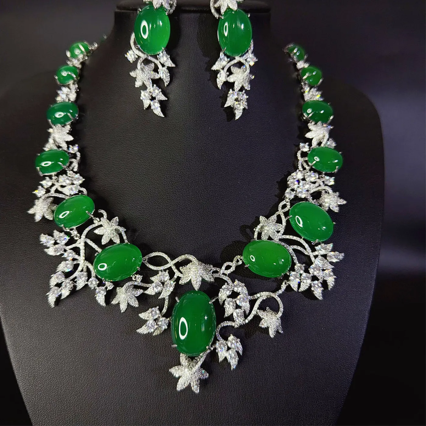 Authentic Stereo Art Style Green Agate Necklace Earrings Light Decorative Jewelry Bridal M- 935