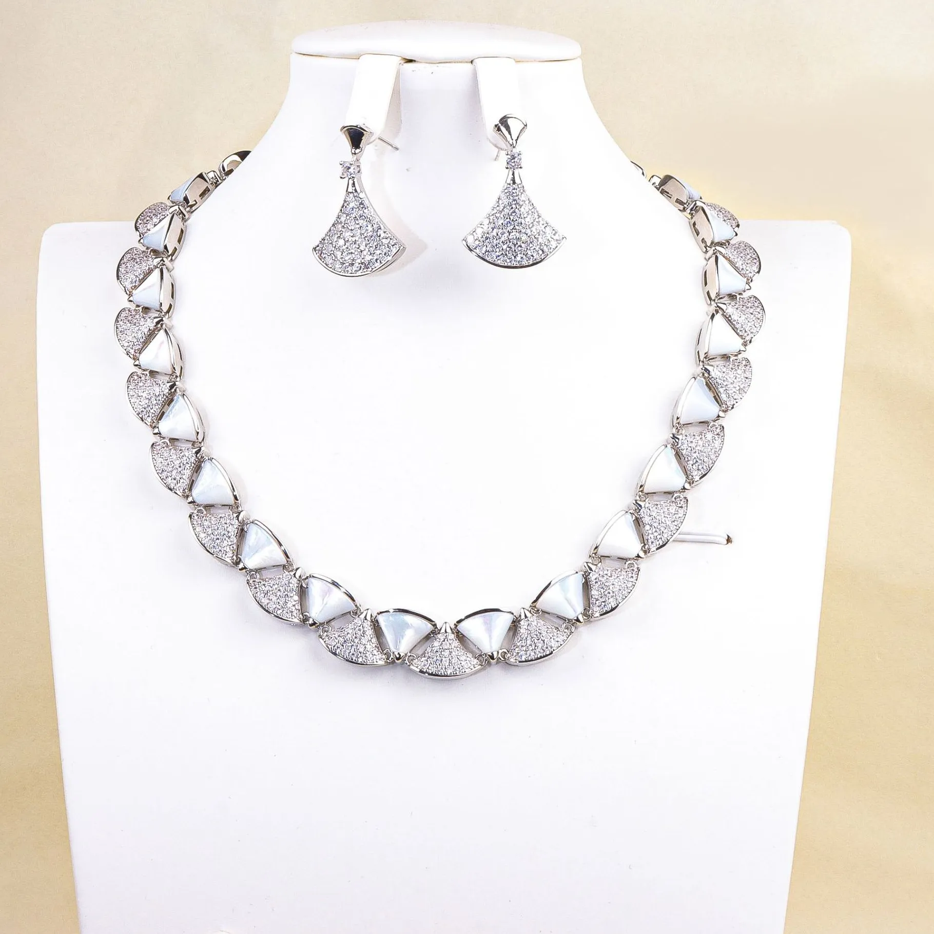 Authentic Hibride Personalized Gentle Triangular Premium Necklace Earrings Jewelry Suitable For Nigerian Host Dress S- 935