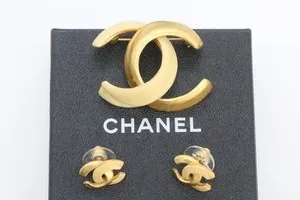 Authentic The Gilded Bone Set: An Enigmatic Union of CC Earrings and Brooch