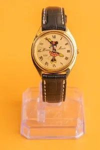 Authentic Golden Mouse Guardian – 33mm Quartz Timepiece