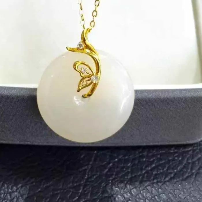 Authentic Sgarit 18K Gold Authentic Jadeite 25Mm Pink Peace Buckle Pendant Fine Texture Excellent Condition Symbolizes Safety Good Wishes
