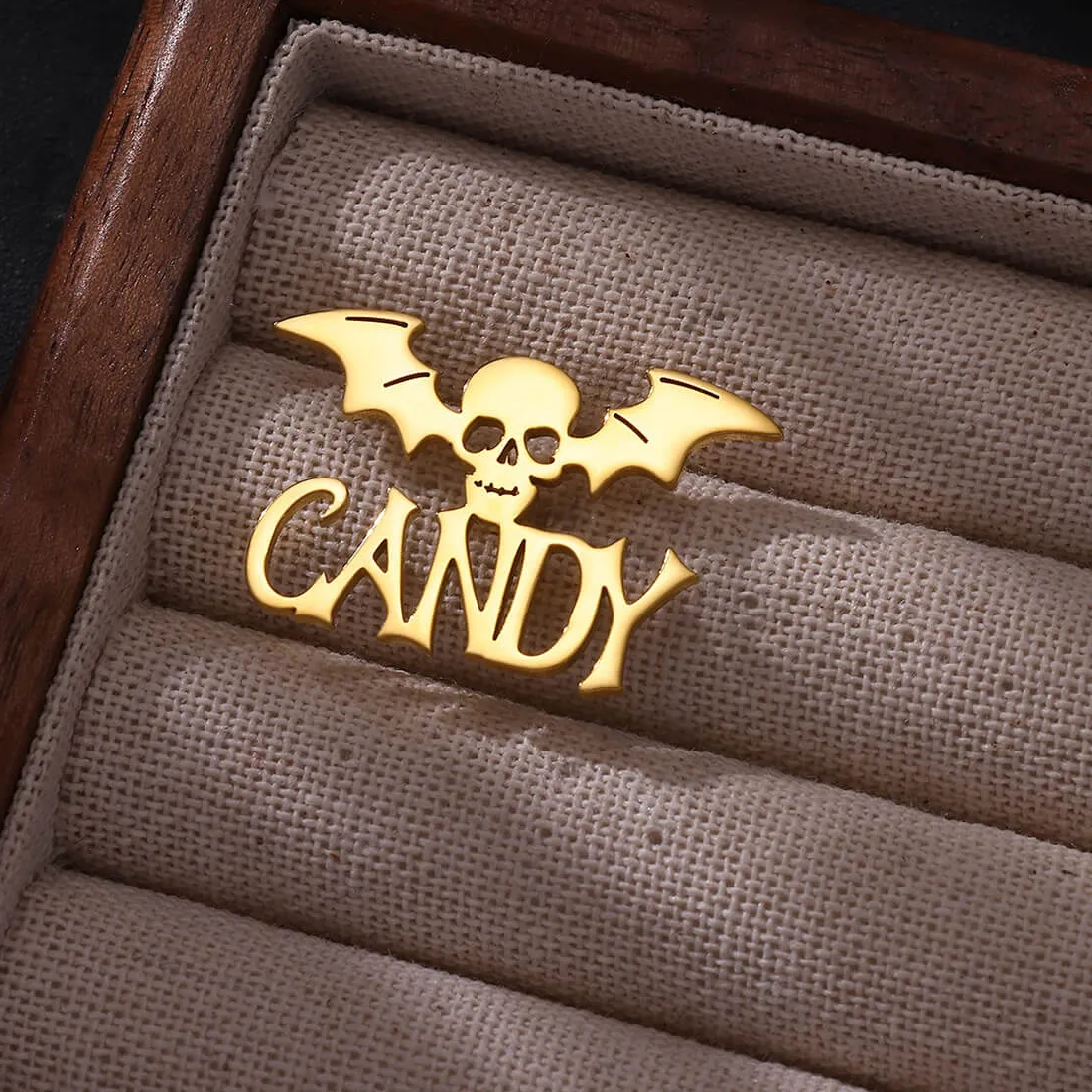 Authentic Customized Name Skeleton Bat Brooch Punk Gothic Personalized Name Brooch Halloween Jewelry Accessories