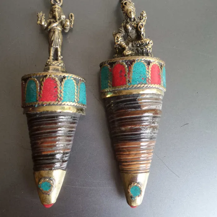 Authentic Tibetan Amulet Pendants Capped Natural Lovely Sea Snail Pendant Ganesh Tara Buddha TBP599