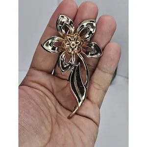 Authentic Blossoming Radiance: Rose Gold Plated Flower Brooch