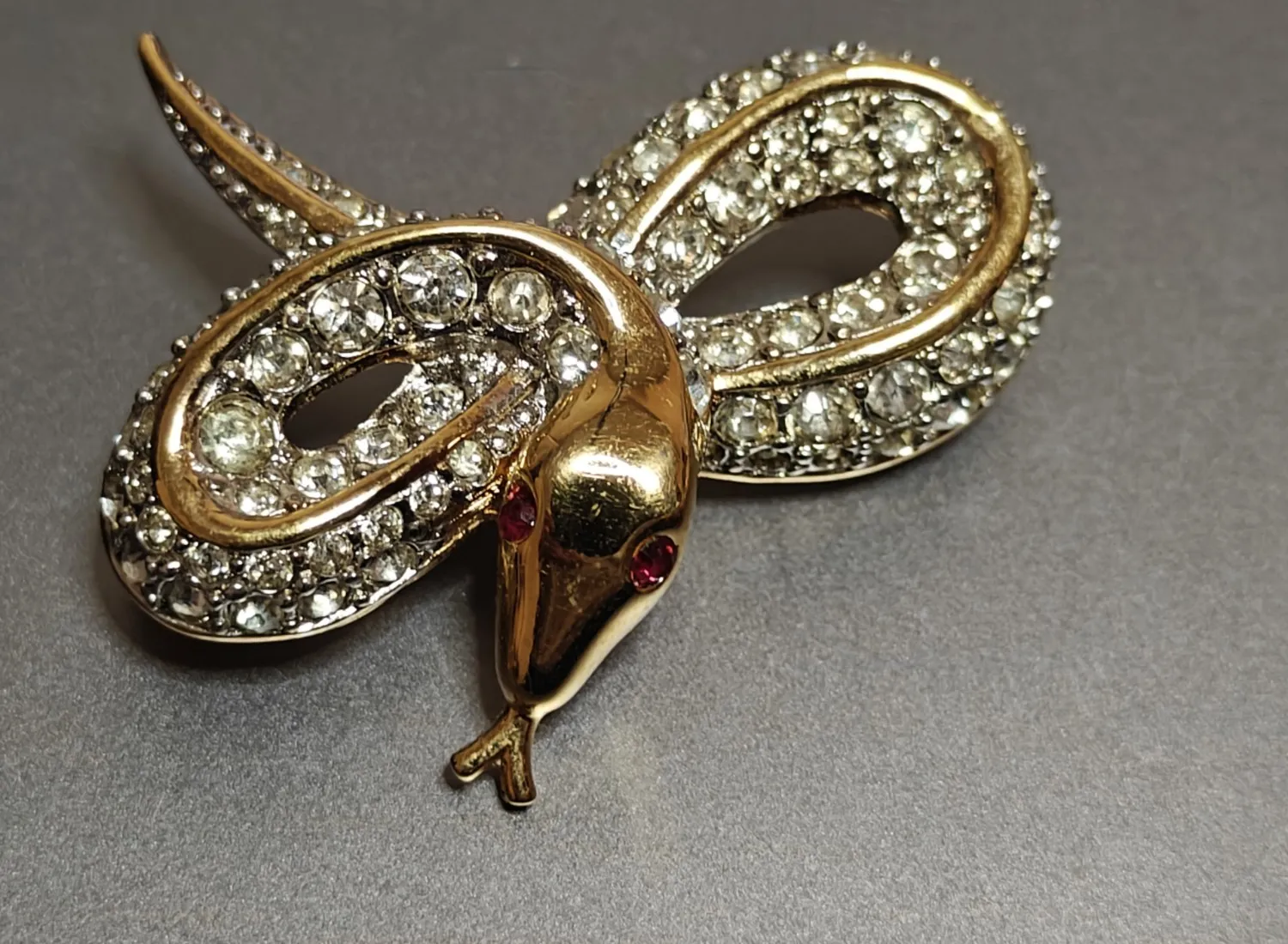 Authentic Enchanted Serpent Brooch of D’orlan – Gold‑Plated, Crystal‑Crowned, Ruby‑Eyed Guardian
