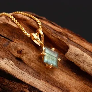 Authentic The Aurora Veil: Natural Labradorite Kite Chain Necklace in Gold-Plated Sterling Silver