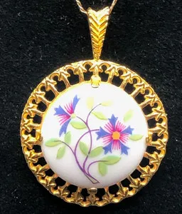 Authentic Danbury Mint Royal Worcester Porcelain Pendant 24K Gold Plated Setting JN32