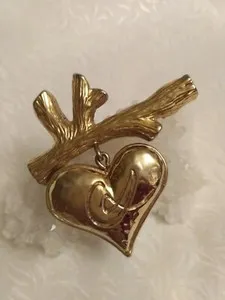 Authentic CHRISTIAN LACROIX Authentic Gold Plated Textured Heart Vintage Brooch RARE 