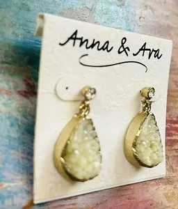 Authentic Gilded Threshold Agate Dangle Earrings