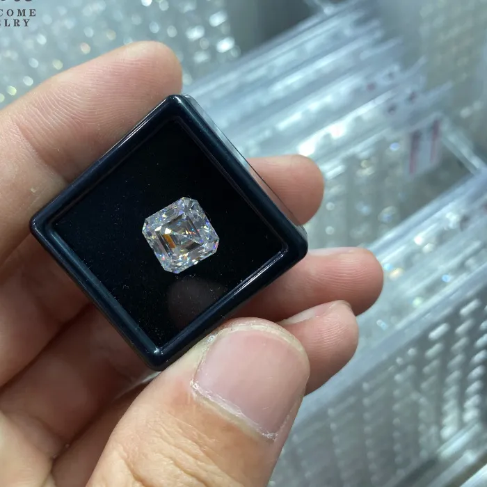 Authentic The Asscher Prism: Raw Crystalline Light of D-VVS1 Moissanite