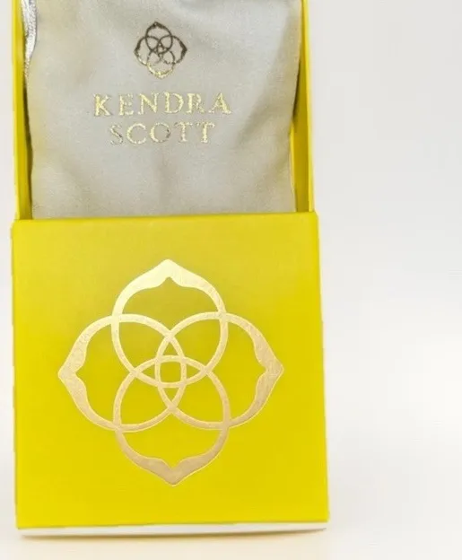 Authentic The Elisa Heart: A Radiant Vessel of Rose Quartz and Eternal Gold