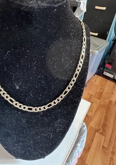 Authentic Classic gold-plated 24 inch stainless steel Figaro chain with lobster clasp.