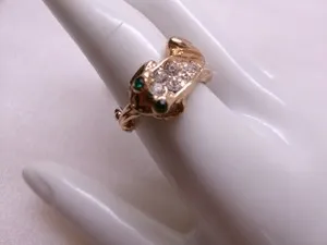 Authentic Emerald Leap: Celestial Frog Ring with Radiant Rhinestones