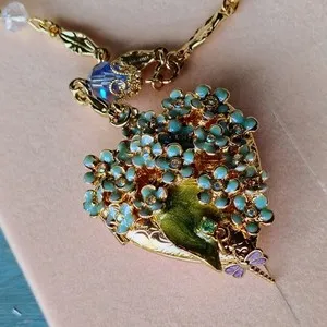 Authentic The Eternal Bond: Vintage Gold-Plated Forget-Me-Knot Locket
