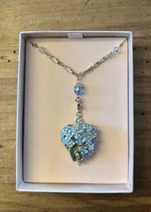 Authentic The Eternal Knot of Remembrance Gold Heart Locket