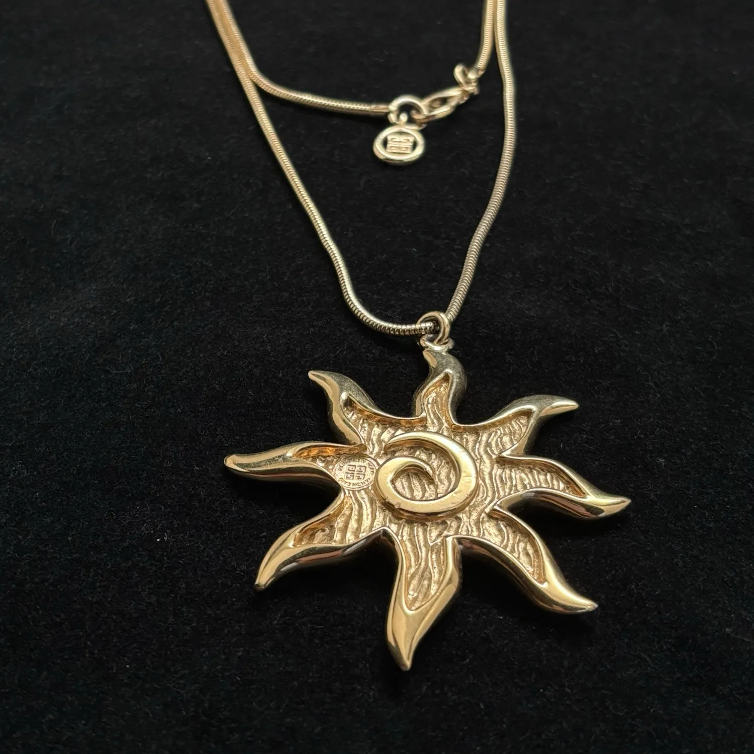 Authentic Vtg Designer Givenchy Gold Plated Sun Logo Pendant Original Chain Necklace GG